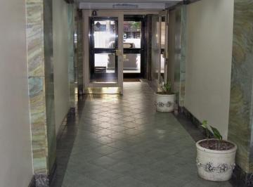 Departamento · 49m² · 3 Ambientes · Departamento de 3 Ambientes con Patio en un Piso Alto