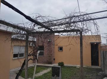 Casa de 6 ambientes, Almirante Brown · Excelente Oportunidad. 2 Casas Sobre Lote Propio!