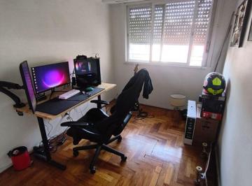 Departamento de 3 ambientes, Monte Castro · Venta de Departamento de 3 Amb. con Balcon Corrido y Cochera en Floresta