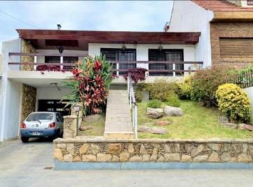 Casa · 340m² · 4 Ambientes · Casas - Chalet - Ramos Mejía, Gran Bs. As. Oeste