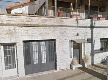 Casa de 5 ambientes, La Matanza · Casa de 350 m² con 4 Dorm. en Venta en Villa Luzuriaga