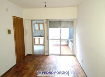 Departamento · 70m² · 3 Ambientes · Departamento de Pasillo de 2 Dorm. - Maipu 1138