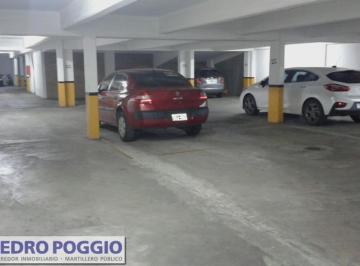 Garage · 15m² · 1 Cochera · Vendo Cochera en Zona Centro - Italia 1200