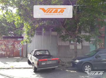 Bodega-Galpón · 215m² · 3 Ambientes · 1 Cochera · Galpon 120 m² y Vvda 3 Amb 96 m² Cub y 69 m² Libres, en Zona Industrial.