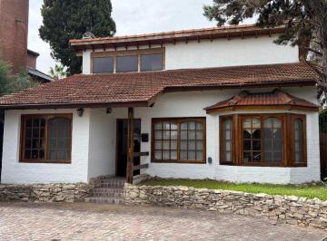 Casa · 140m² · 4 Ambientes · Venta Casa Ambientes - Pileta - Loma Verde