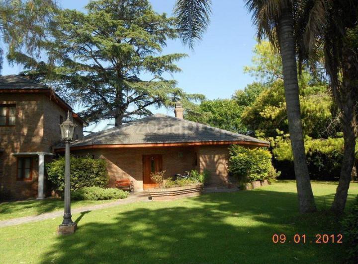 Casa · 340m² · 5 Ambientes · 3 Cocheras