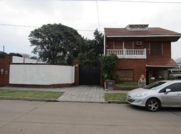 Casa · 600m² · 6 Ambientes · 2 Cocheras · Casa - Luis Guillon