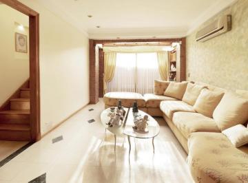 Casa · 230m² · 5 Ambientes · 2 Cocheras · Venta Casa 4 Amb Cochera 2 Autos Quincho Valentin Alsina Lanús