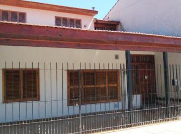 Casa · 127m² · 5 Ambientes · 1 Cochera · Chalet de 3 Dorm C/garage, Patio y Quincho Cubierto. Banfield E.