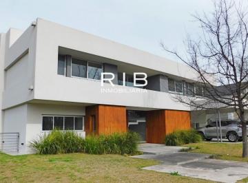 Casa de 10 ambientes, Pilar · Impecable Propiedad Moderna con 5 Dorm.