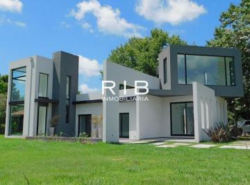 Casa de 4 ambientes, Pilar · Moderna Propiedad Al Golf Sobre 1700 m²