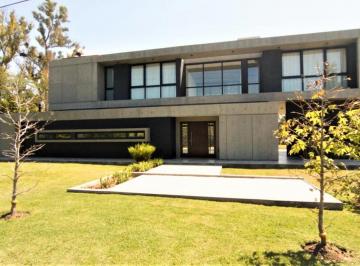 Casa · 319m² · 4 Ambientes · 2 Cocheras · Club de Campo Los Pinguinos - Venta - Casa Minimalista - 3