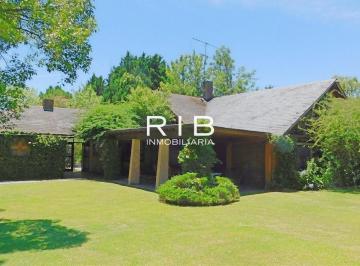 Casa de 5 ambientes, Pilar · Muy Buena Propiedad Sobre 1640 m²