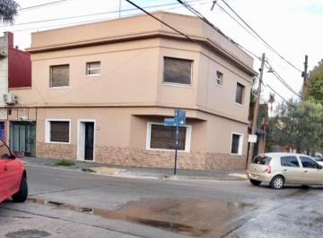 Casa · 280m² · 5 Ambientes · 1 Cochera · Casa en Esquina