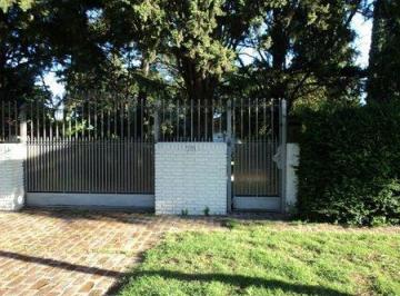 Casa · 400m² · 4 Dormitorios · 1 Cochera · Casa en Llavallol