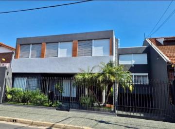 Casa · 400m² · 4 Ambientes · 4 Cocheras · Casas - Casa - Ramos Mejía, Gran Bs. As. Oeste