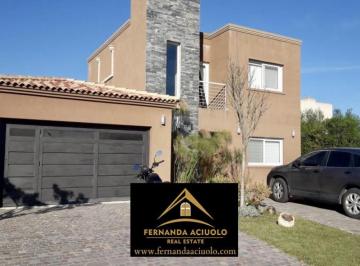 Casa · 217m² · 4 Ambientes · 2 Cocheras · Casa en Venta en El Barrio Cerrado La Horqueta