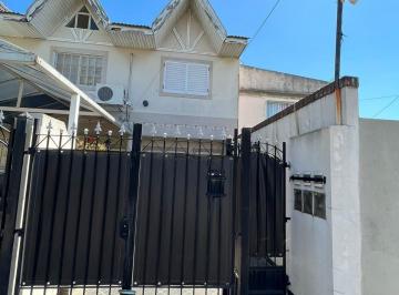 Casa de 3 ambientes, Lanús · En Venta Duplex 3 Ambientes con Cochera, Patio y Parrilla en Lanus Este - Gerli