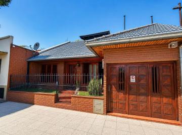 Oficina comercial · 91m² · 3 Ambientes · 1 Cochera · Hermoso Chalet