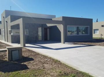 Casa de 4 ambientes, Esteban Echeverría · Casa en Venta7alquiler en Barrio Santa Juana Canning