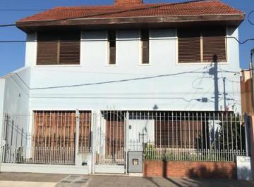 Casa · 135m² · 4 Ambientes · 1 Cochera · Casa - Lomas de Zamora Oeste