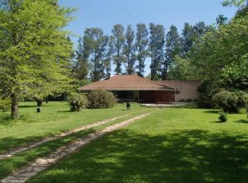 Quinta vacacional · 188m² · 8 Ambientes · Excelente Quinta en El Remanso