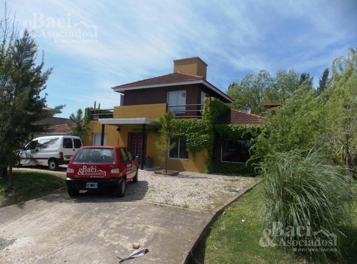 Casa · 200m² · 5 Ambientes
