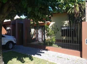 Casa · 90m² · 5 Ambientes · 2 Cocheras · Excelente Chalet en Burzaco Totalmente Reciclado