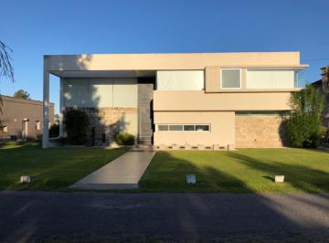 Casa de 4 ambientes, Esteban Echeverría · Importante Casa Minimalista en Venta en Venado 1 con Vista Al Golf