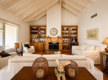 Casa · 330m² · 6 Ambientes · 4 Cocheras · Casa 6 Ambientes. | Av Presidente Peron 10298
