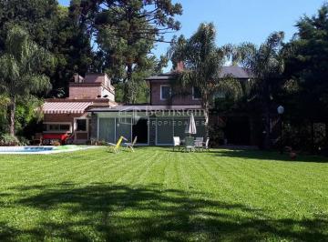 Casa · 400m² · 6 Ambientes · 3 Cocheras · Residencia en Venta: 6 Ambientes: Parque Leloir: 1221 m
