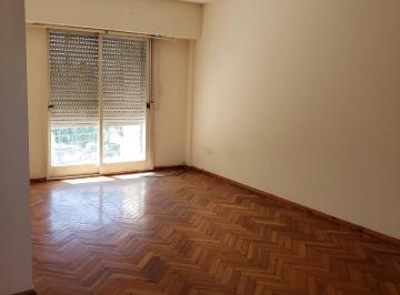 Departamento de 3 ambientes, Flores · Departamento Semi Piso de 3 Ambientes con Cochera en Venta!