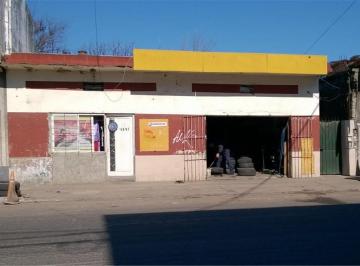 Local comercial · 136m² · Retasado! Avda Pte Peron 4100 - Locales con Vivienda