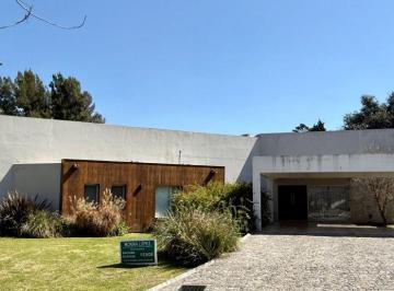 Casa de 8 ambientes, Luján · Las Paraderas a Estrenar