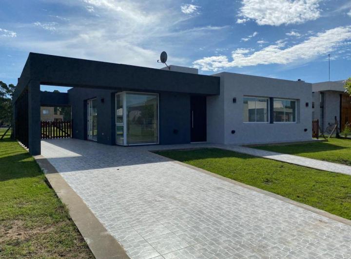 Casa · 140m² · 4 Ambientes · 1 Cochera