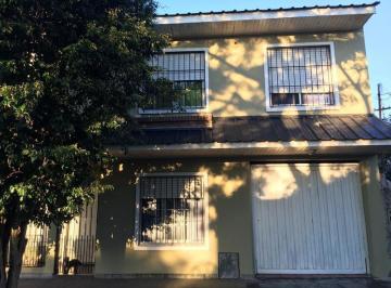 Casa · 150m² · 4 Ambientes · 3 Cocheras · Huisi de Segui 3114 - Quilmes Oeste