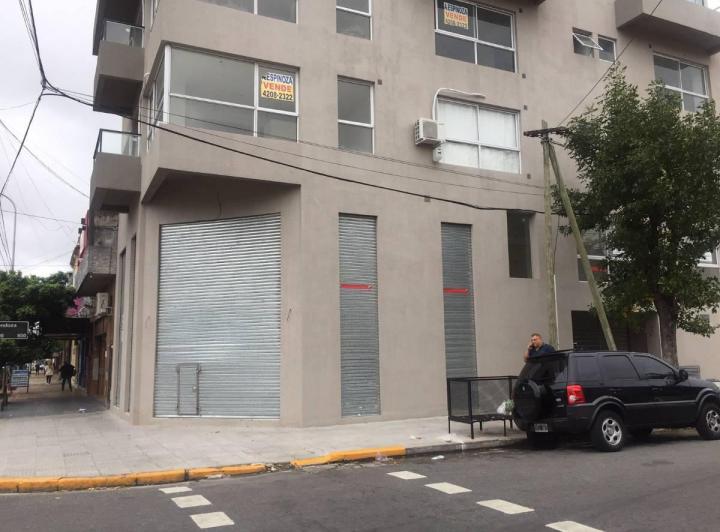 Local comercial · 180m²