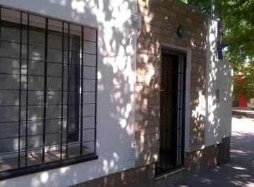 Casa de 2 ambientes, Dorrego · Alquiler Casa 1 Dormitorio Sin Cochera con Patio