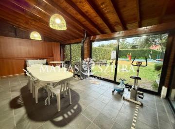 Casa · 200m² · 4 Ambientes · 1 Cochera · Venta de Casa 4 Ambientes en Ituzaingo Sur