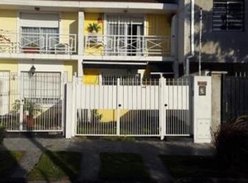 Casa · 70m² · 3 Ambientes · 1 Cochera · Venta - Dúplex de 3 Ambientes con Jardín y Parrilla en Beccar