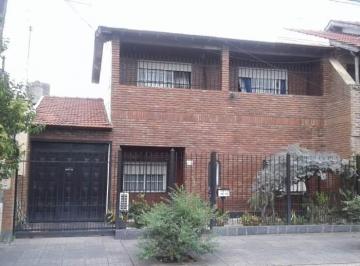 Casa · 200m² · 7 Ambientes · 1 Cochera · Chalet en Venta Cond en Castelar Sur