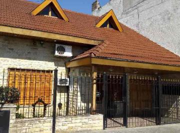 Casa de 4 ambientes, Morón · Chalet en Venta Cond en Moron Sur