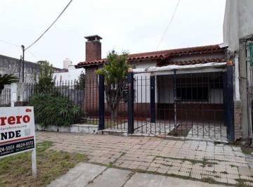Casa · 110m² · 4 Ambientes · 1 Cochera · Chalet en Venta en Ituzaingo Norte