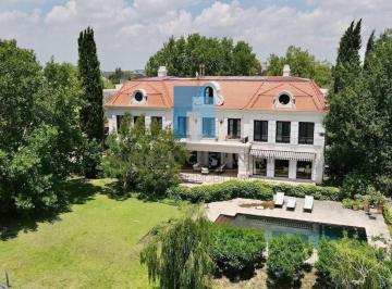 Casa · 950m² · 13 Ambientes · 2 Cocheras · Casa en Venta en La Isla, Nordelta