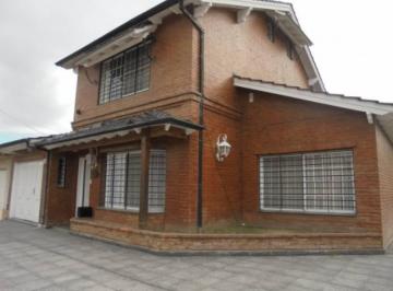 Casa · 185m² · 3 Dormitorios · 2 Cocheras · Casa de 3 Dorm. en Zarate