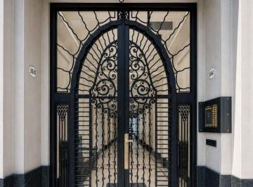 Departamento de 5 ambientes, Recoleta · Montevideo y Las Heras 5amb 240 m Pza Vte Lopez Palacio Virasoro