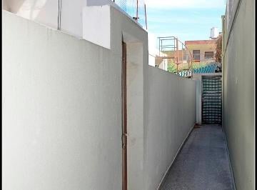Casa · 65m² · 3 Ambientes · Alvear 2650 - Casa de Pasillo 2 Dorm. con Patio y Terraza.