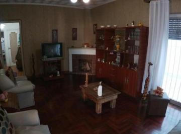 Casa · 98m² · 4 Ambientes · Venta Chalet 4 Ambientes en PH Al Frente con Jardín y Patio