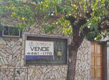 PH · 130m² · 3 Ambientes · PH Al Frente Sobre Amplio Terreno