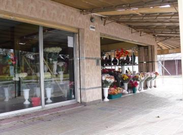 Local comercial , Lanús · Estratégica Esquina Comercial con Vivienda Entrada de Auto